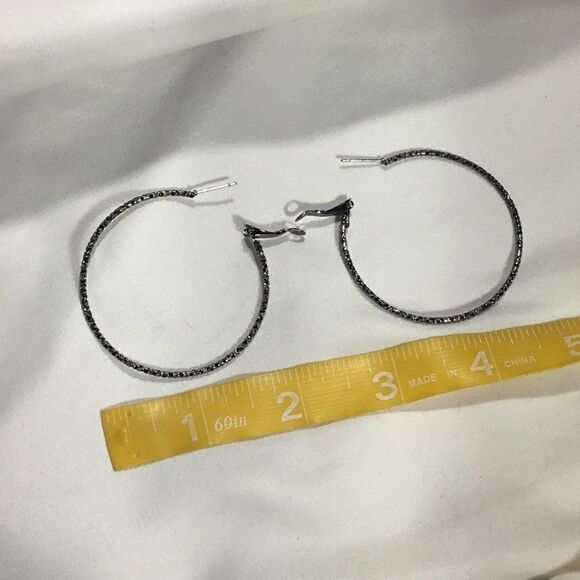 Textured Medium Hoops (UC3) - Picture 5 of 7